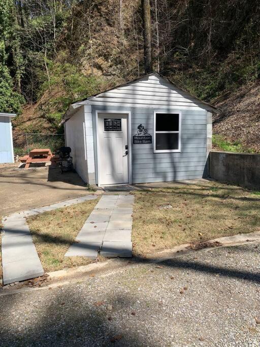 Spring Bungalow - A Cozy Getaway In Downtown Hot Springs! Exterior photo